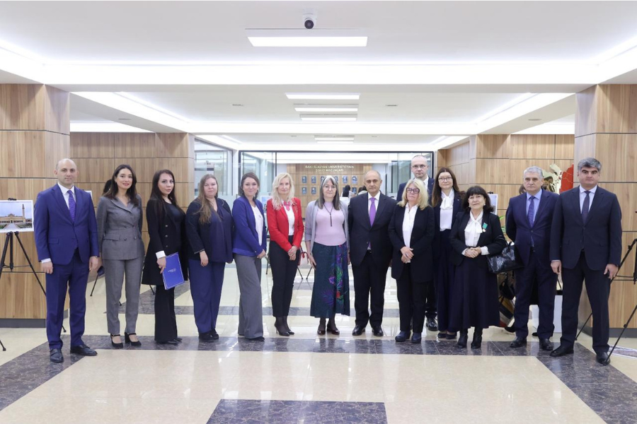 baku3-900x600-autorPierz