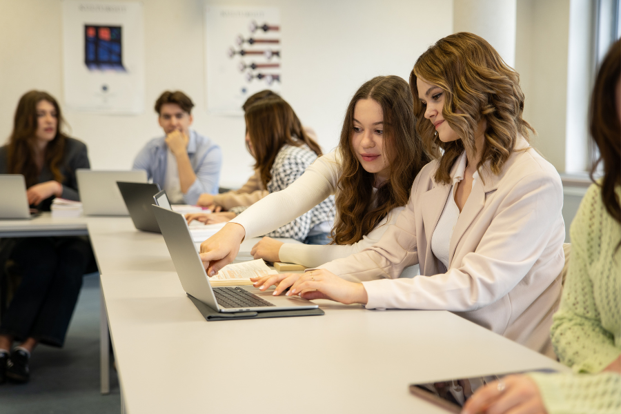 Kafelek GOO 900X600 autor Mateusz Kalinowski