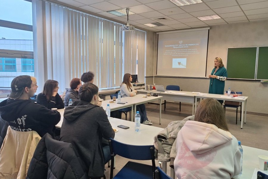 aa8988b6-50b2-42bb-947d-d9fe4b6cd595